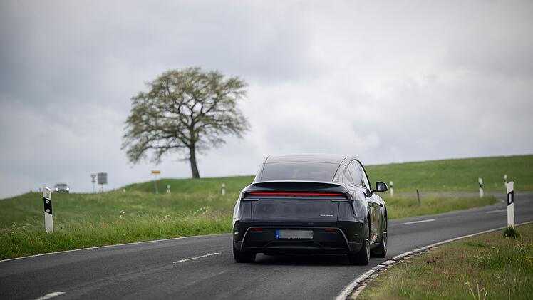 Pilotprojekt mit selbstfahrenden Teslas in der Eifel