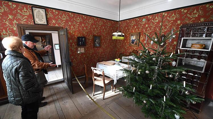 In der "guten Stube" steht der Weihnachtsbaum.Foto: Ronald Rinklef