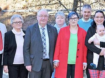 Falk Wick (Vierter von links) mit Gratulanten zu seinem 75. Geburtstag Foto: Christian Volk