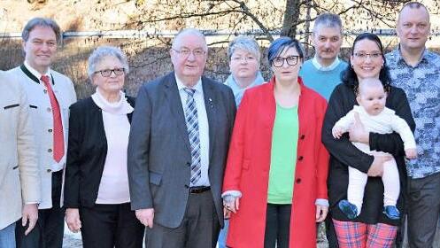 Falk Wick (Vierter von links) mit Gratulanten zu seinem 75. Geburtstag Foto: Christian Volk