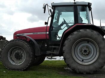 Kreis Rhön-Grabfeld: Traktor umgekippt - Mann (65) stirbt wenig später in Klinik