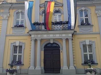 Im Kulmbacher Rathaus, wo sich am Donnerstag der neue Stadtrat konstituiert hat, prallen gleich zu Beginn der Legislaturperiode die Lager aufeinander. Foto: Archiv