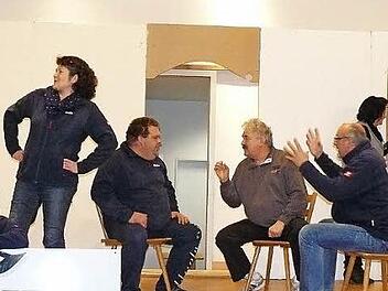 Bei den "Berchlern" haben die Proben für die Kriminalkomödie "Wir sind alle kleine Sünderlein" begonnen. Premiere ist am 9. Januar. Foto: Klaus-Peter Wulf