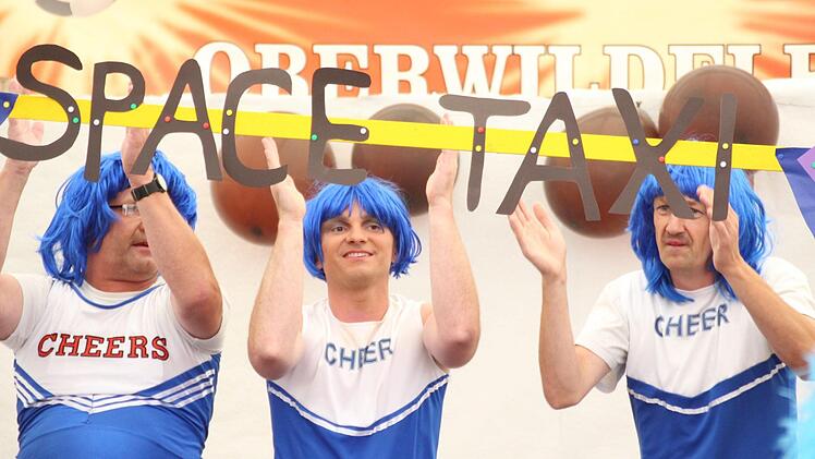 Spaß in Oberwildflecken: Da werden die "Munanesen" zu Rockstars, Pop-Sternchen oder Schlagerkönigen.  Foto: Sebastian Schmitt