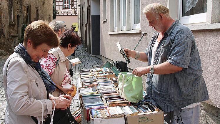 Krimis, aber nicht nur das, gibt es stets bei Thorsten Rathjen in der Finsteren Gasse. Foto: Dieter Britz