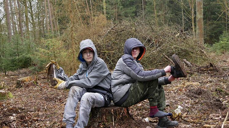 Das kommt auch vor, dass was in den Schuhe landet,  und einen Sitzplatz hat der Wald auch zu bietenManja von Nida