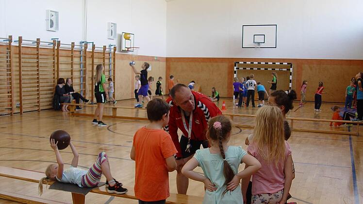 Handball-Aktionstag an der Bad Brückenauer Grundschule. Foto: Brigitta Kempe-Wolf