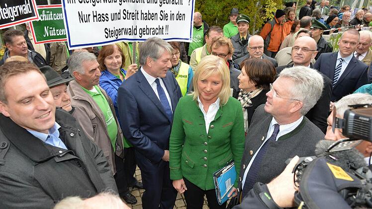 Umweltministerin Ulrike Scharf (CSU) sprach vor der Regionalkonferenz mit Anhängern und Gegnern eines Nationalparks Steigerwald.  Foto: Ronald Rinklef
