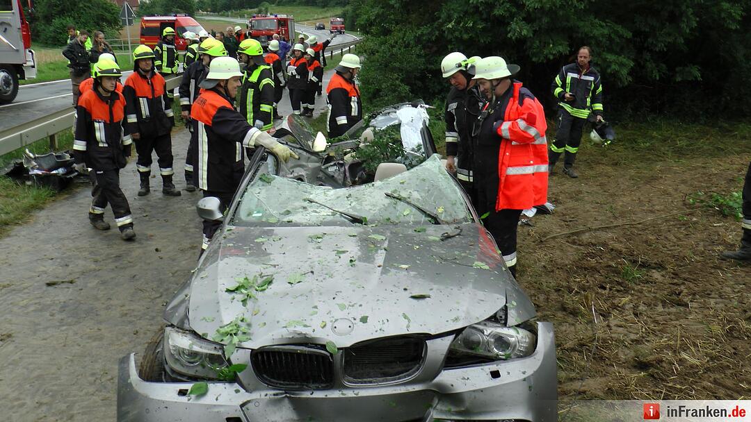 Fahrzeug bei Unfall in Frankenwinheim komplett zerstört