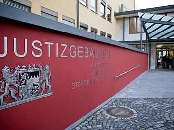 Vor dem Landgericht Coburg muss sich ein  Neustadter wegen versuchten Mordes verantworten.Symbolfoto: Daniel Karmann/dpa