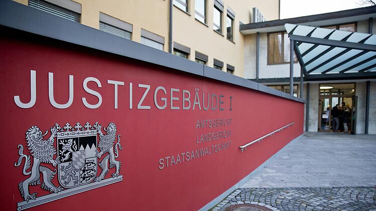 Vor dem Landgericht Coburg muss sich ein  Neustadter wegen versuchten Mordes verantworten.Symbolfoto: Daniel Karmann/dpa