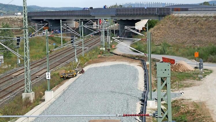 Ein Nadelöhr muss mit dem Neubau der Autobahnbrücke bei Kemmern noch beseitigt werden.