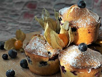 Leckere Blaubeer-Muffins mit Physalis