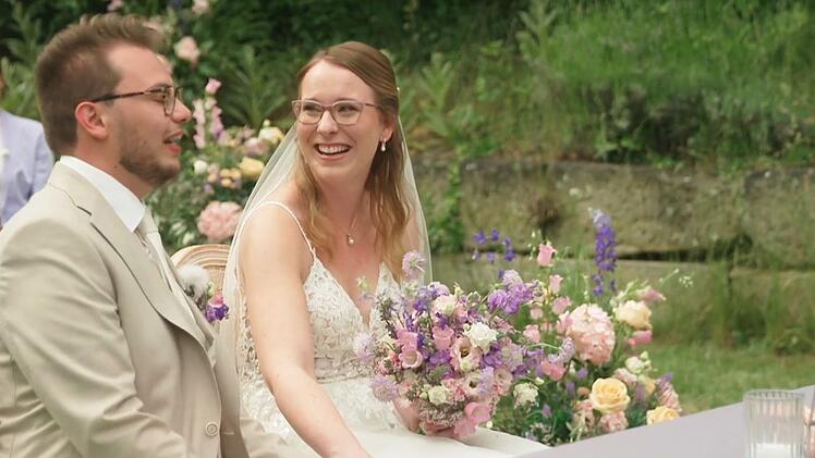 Julia und Julian haben nach wissenschaftlicher Vorauswahl zueinandergefunden: Hier wirkt noch alles harmonisch.