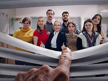Nine to Five - Das Amt "Nine to Five - Das Amt" setzt das Comedy-Potenzial des deutschen Amtsalltags im Rahmen einer achtteiligen Mockumentary-Serie um.