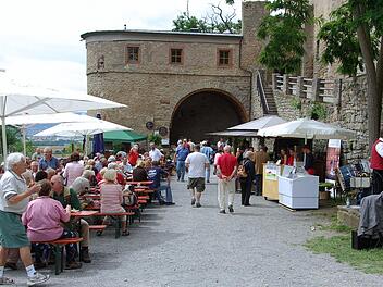 Die mit großem, bürgerschaftlichen Engagement bewirtschaftete Trimburg erhält die Förderung aus dem Regionalbudget für drei Pagodenzelte, die Ritterzelten ähnlich sind.  Foto: Archiv/Winfried Ehling