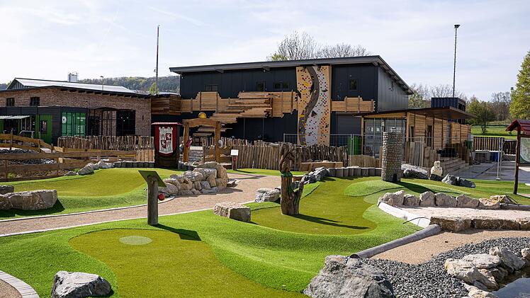 A70 bei Thurnau: "Moments Fun & Relax Park" öffnet am 1. Juni - mit Adventure-Golf und Boulderhalle