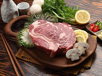 Fleisch sollte nach dem Auftauen nicht ohne Bedenken erneut eingefroren werden.
