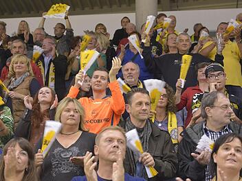 Die Fans in der HUK-Arena waren zuletzt trotz der durchwachsenen Leistung gegen Konstanz begeistert und träumen nach vier Siegen jetzt von einem 12:0-Saisonstart.