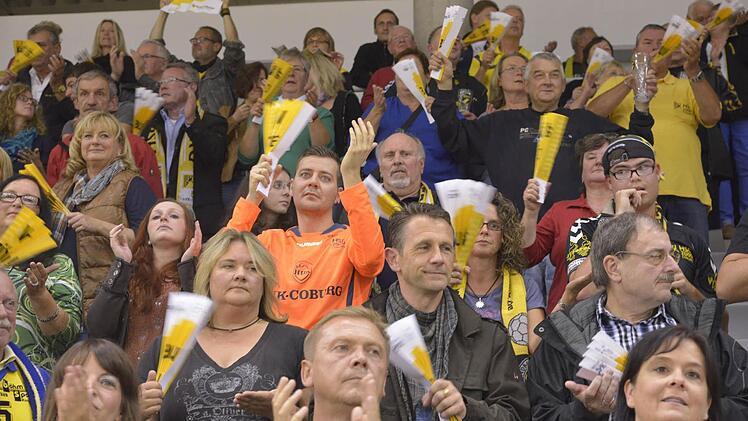 Die Fans in der HUK-Arena waren zuletzt trotz der durchwachsenen Leistung gegen Konstanz begeistert und träumen nach vier Siegen jetzt von einem 12:0-Saisonstart.