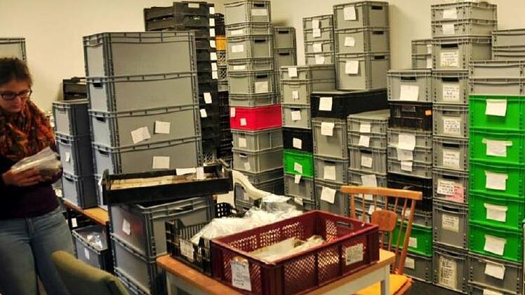 130 Kisten  voller   Grabungsfunde    haben die Archäologen schon gestapelt.  Foto: Grabungsfirma ReVe