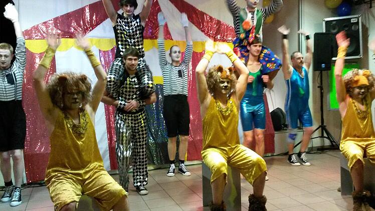Die "Horny Hornets" mit dem Tanz "Circus of Dance" Foto: privat