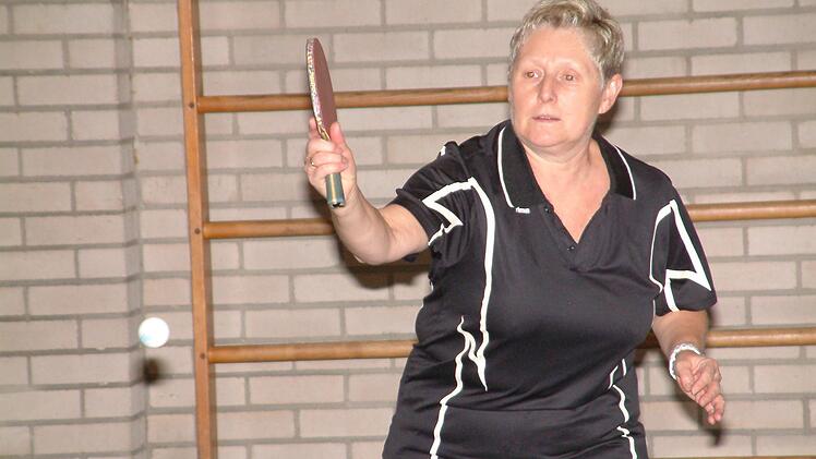 Am 8:6-Sieg des TTC Wallenfels beim TTC Mannsgereuth war Mannschaftsführerin Ulla Hader mit dem Gewinn von zwei Einzeln und des Doppels mit ihrer Schwester Maria Zeuß beteiligt. Foto: Hans Franz