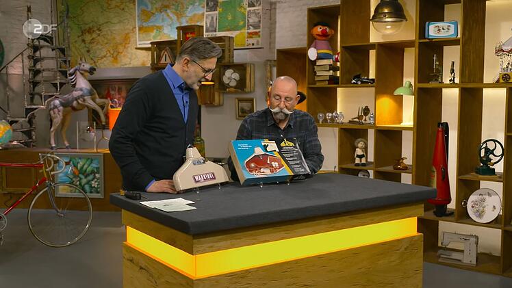 Wer mit kleinen Erwartungen kommt, geht bei "Bares für Rares" (ZDF) mitunter mit vollem Geldbeutel wieder heim.