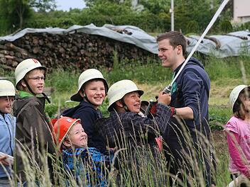 Beim jährlichen Sommerfest der Hausener Wehr stößt die "Kinderübung" stets auf großes Interesse. Daraus soll nun eine eigene Kinderfeuerwehr entstehen. Foto: Bernd Czelustek/Archiv