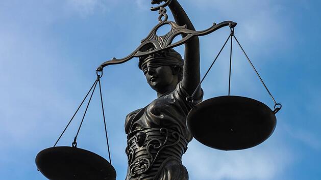 Justizia braucht noch weitere Ermittlungen, um in dem Fall eines Mannes urteilen zu können. Er soll einen Plattenspieler verkauft und das Geld kassiert, das Teil jedoch nicht verschickt haben. Foto: Symbolbild