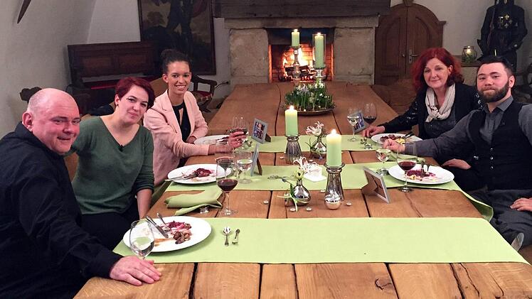 Wer ist der beste Gastgeber im Raum Bamberg? Hermann, Juliane, Denise, Katharina oder Peter treten ab heutigem Montag beim "Perfekten Dinner" an. Alle Fotos: Vox/ITV Studios