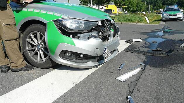 Pkw kracht in Streifenwagen der Kitzinger Polizei