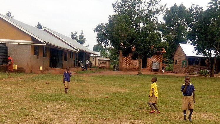 Sport gehört auch zum Programm in der Sky Standard Nursery & Primary School in Kalagi. Schraudt