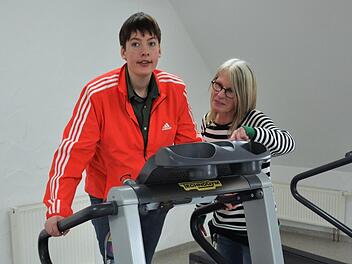 Sport geh&ouml;rt f&uuml;r die Bewohner des Fl&ouml;&szlig;erhofs St. Nepomuk, wie dem 23-j&auml;hrigen Felix, zum Alltag dazu. Andrea Driesch leitet das Wohnheim f&uuml;r Menschen mit dem Prader-Willi-Syndrom.  Foto: Sandra Hackenberg