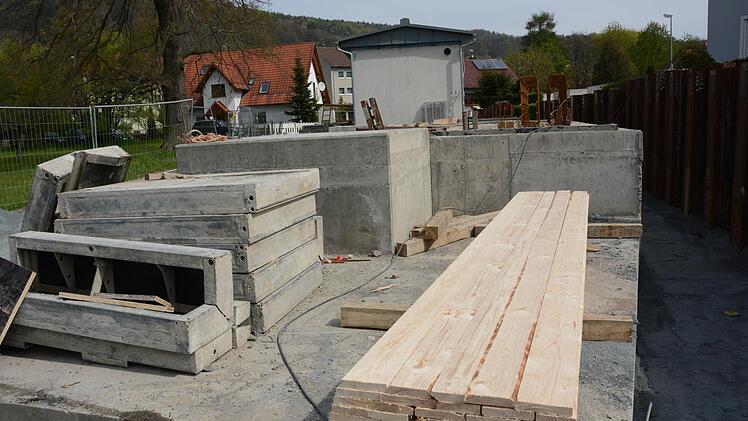 Mit großem Aufwand wird am Ängerlein ein neues Regenüberlaufbecken gebaut. Foto: Dagmar Besand