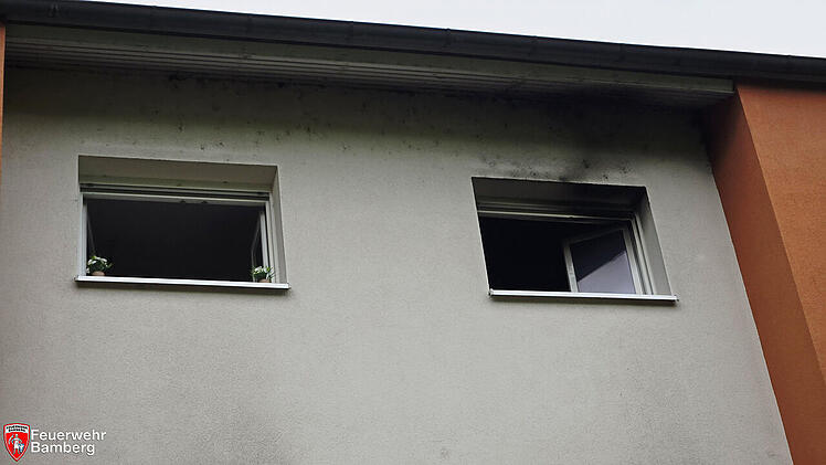 K&uuml;chenbrand in Bamberg: Nachbar rettet zwei Jugendliche aus Wohnung