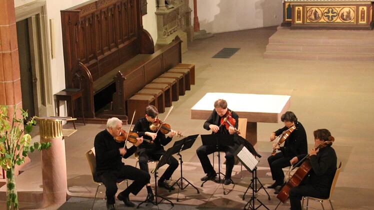 Im Quintett begann Peter Rosenberg (links) mit Beethoven Streichquintett C-Dur op 29.Foto: Ralf  Kestel