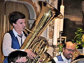 Ein eindrucksvolles Konzert bot der Posaunenchor Veitlahm unter der Leitung von Peter Weiß.  Foto: Werner Reißaus