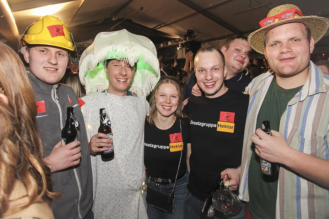 Super Stimmung beim Meeder Zeltfasching 2025!