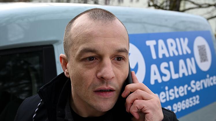 Tarik Aslan (Paul Wollin) betreibt einen Hausmeister-Service und hatte das sp&auml;tere Opfer angestellt.