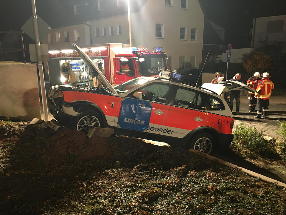First Responder Fahrzeug der Feuerwehr verunfallt