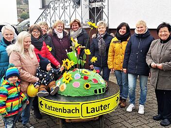 Sehr viel kleiner, aber umso hübscher bepflanzt ist der Kreisel, mit dem die BSC-Damen aus Lauter beim Faschingsumzug mitmachen werden.Fabian Halbig
