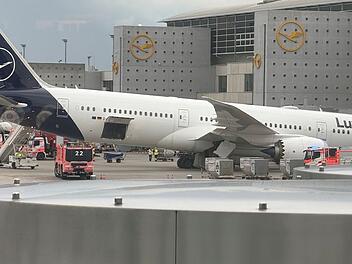 Flughafen Frankfurt - Dreamliner Fahrwerk knickt ein