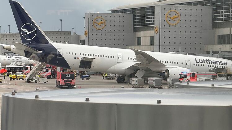 Flughafen Frankfurt - Dreamliner Fahrwerk knickt ein