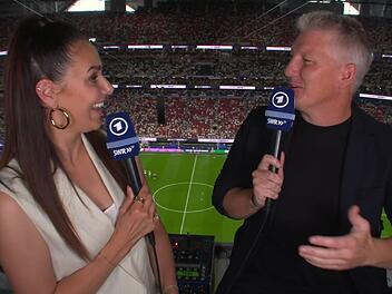 Auch beim WM-Halbfinale pr&auml;sentierten sich Esther Sedlaczek und Bastian Schweinsteiger in Top-Form.