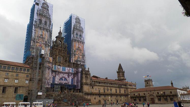Genau vor 800 Jahren kam auch Franz von Assisi in Santiago de Compostela an. Derzeit wird die Außenfassade der Kirche restauriert.