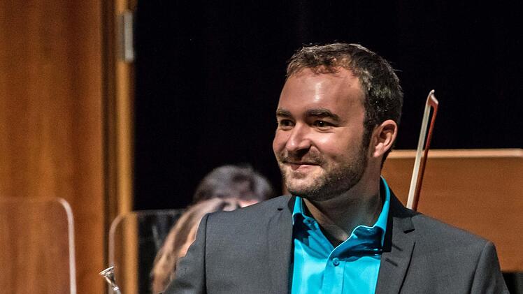 Unter Leitung seines neuen Ersten Kapellmeisters Johannes Braun beeindruckte das Philharmonische Orchester des Landestheater beim Konzert im Kongresshaus.Foto: Jochen Berger