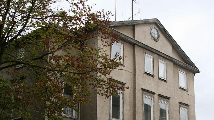 Viktoriastraße 10: Dieses Gebäude könnte die Stadt herrichten - die Mittel hat OB Norbert Tessmer freigegeben.