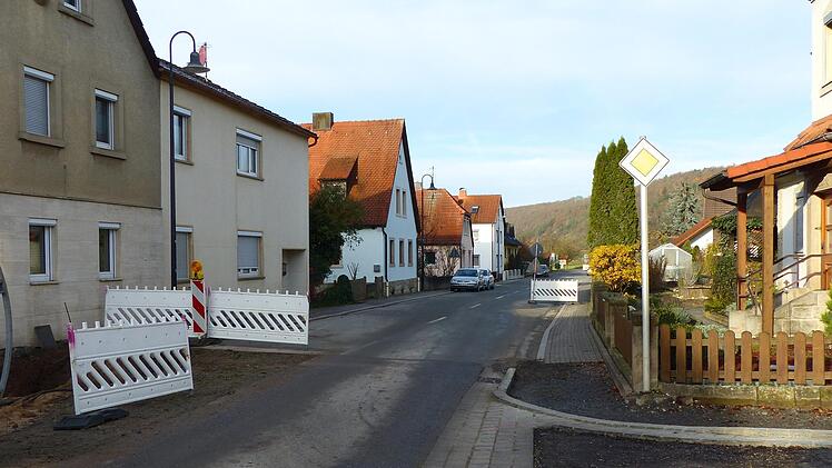 Per einstimmigem Beschluss wird der Kanal in der Hauptstraße nun zusätzlich von der Einmündung am Toracker in Richtung der Einmündung Siedlungsstraße erneuert.Christian Ziegler