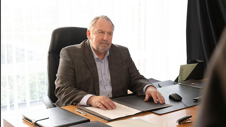 Wolf Bachofner verk&ouml;rpert seit dem 10. "Ostfrieslandkrimi" den Kripochef Martin B&uuml;scher. Nicht die erste Krimireihe f&uuml;r den &Ouml;sterreicher. Er geh&ouml;rte von Anfang an zum Ermittlungsteam von "Kommissar Rex".